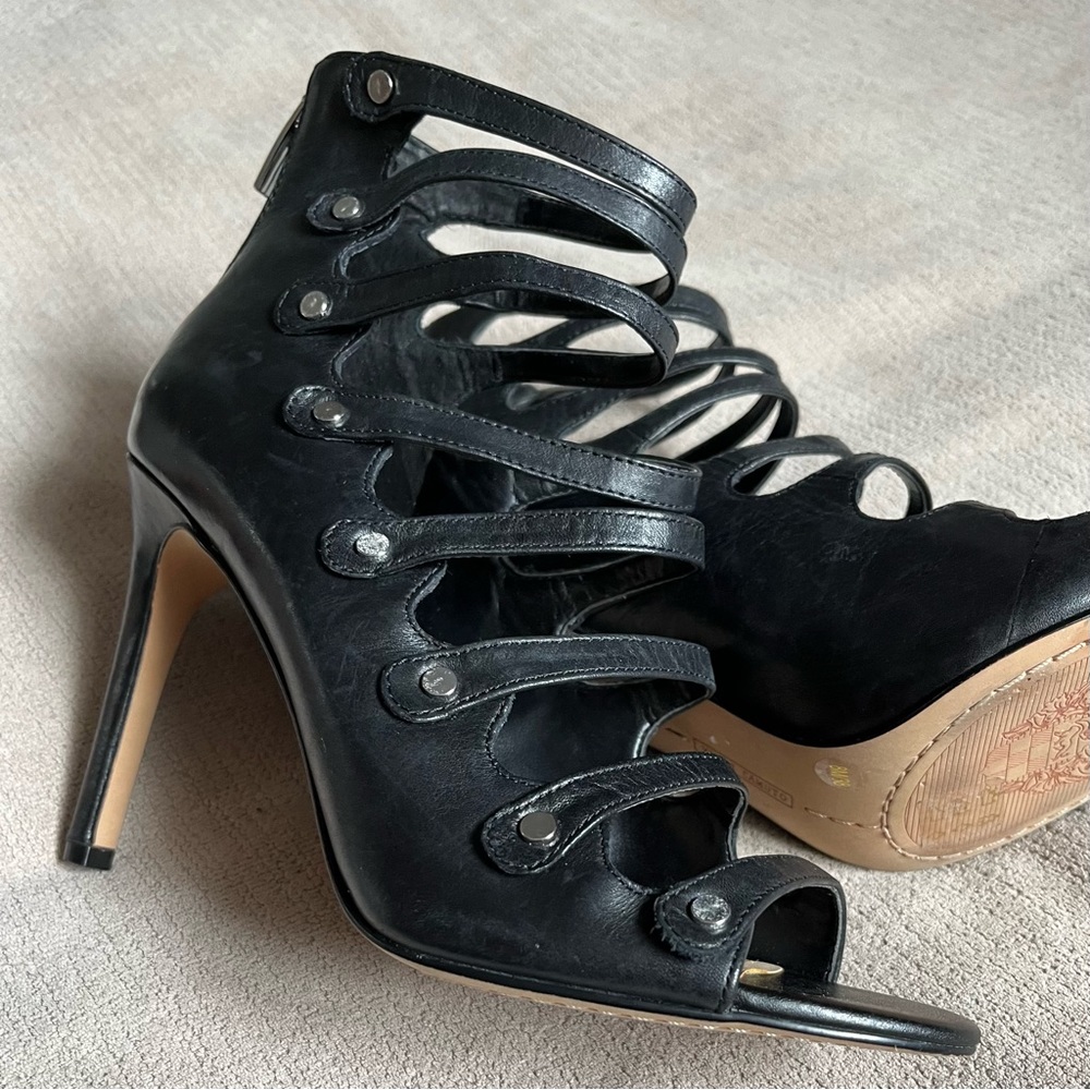 VINCE CAMUTO size 8 black cage heels EUC